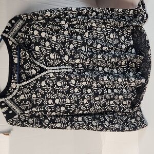 EUC Lucky Brand Los Angeles CA Women's sz S/P Vneck Blouse